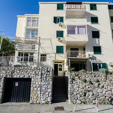 Apartment Lucija *